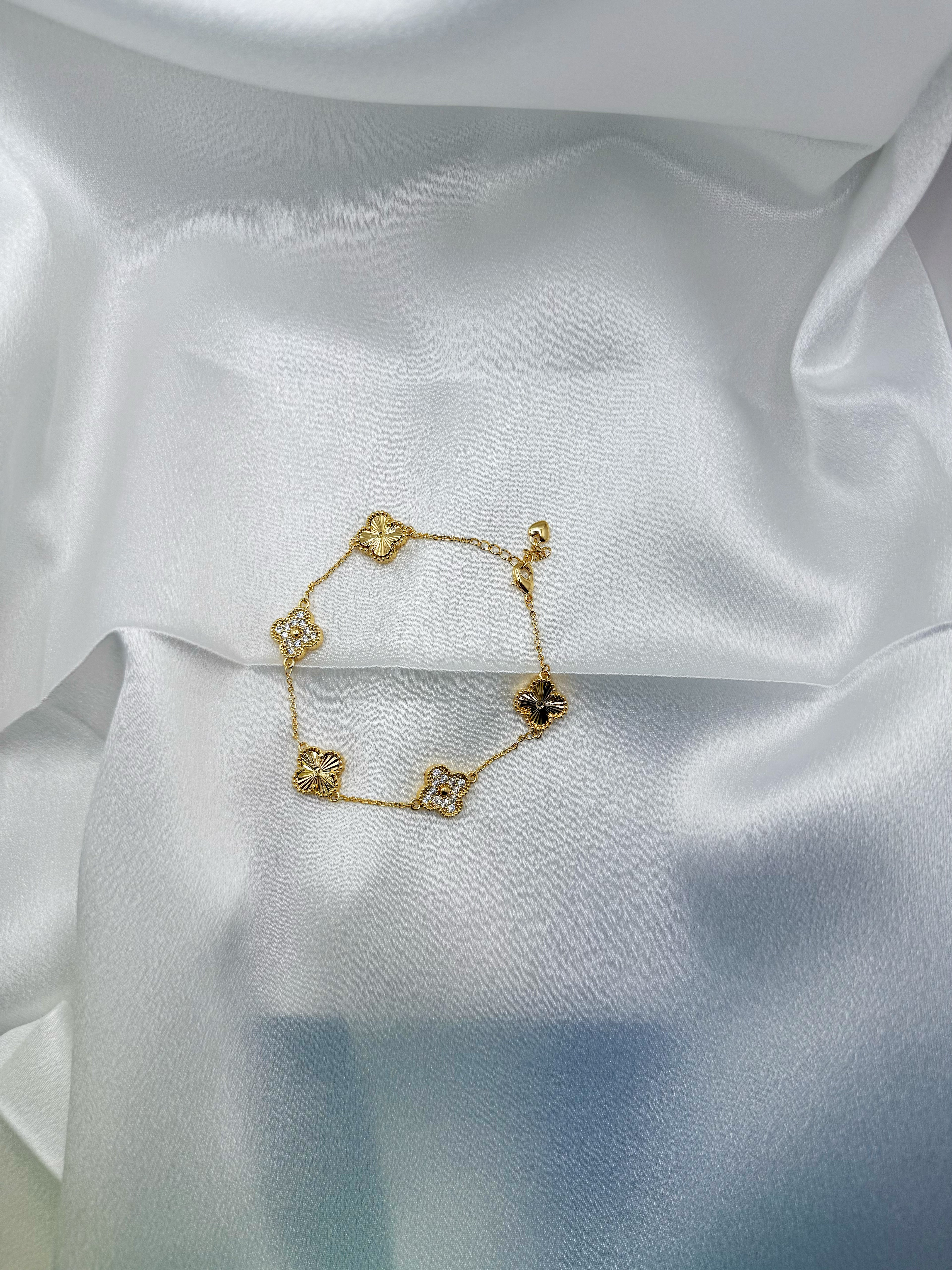 Queen Clove Bracelet