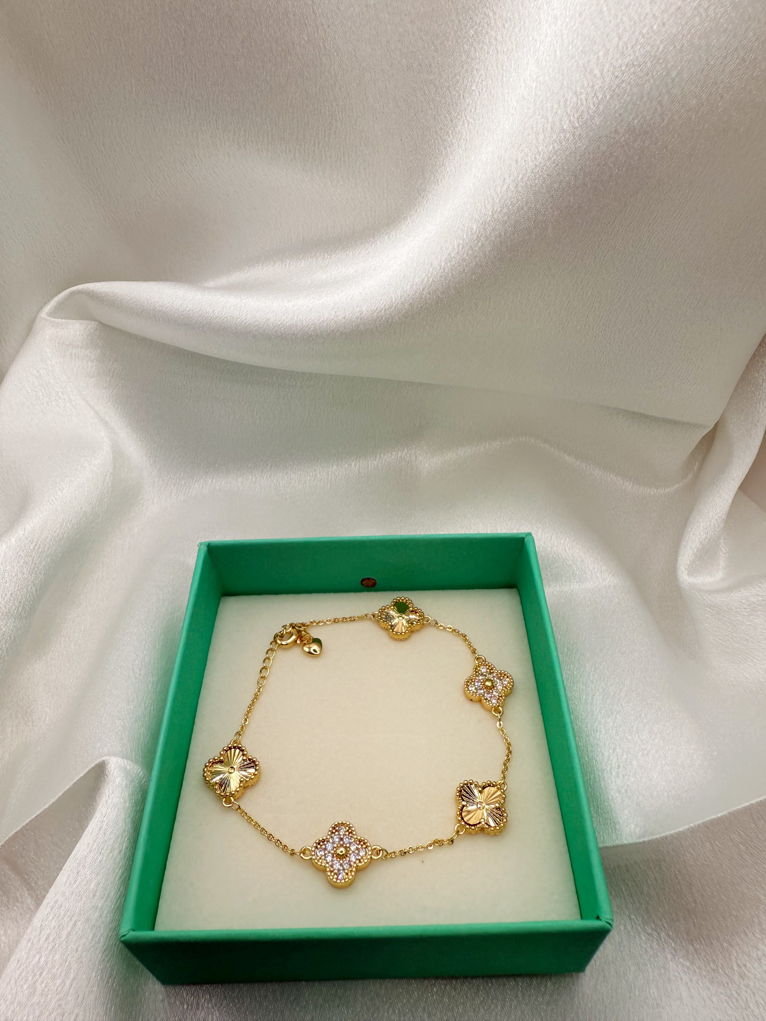 Queen Clove Bracelet
