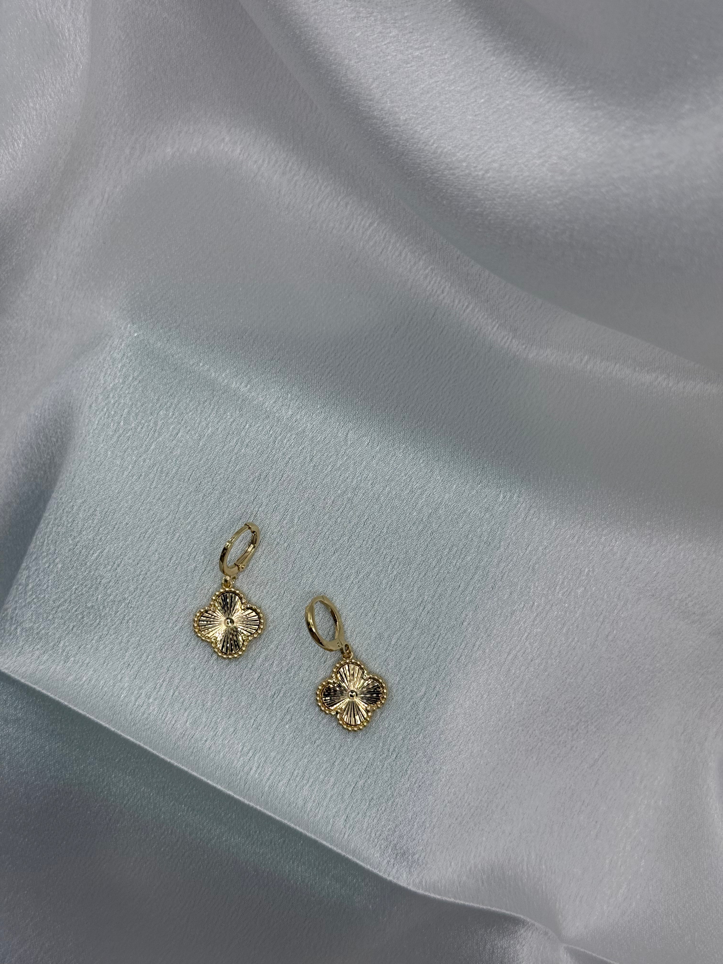 Queen Clove Earrings