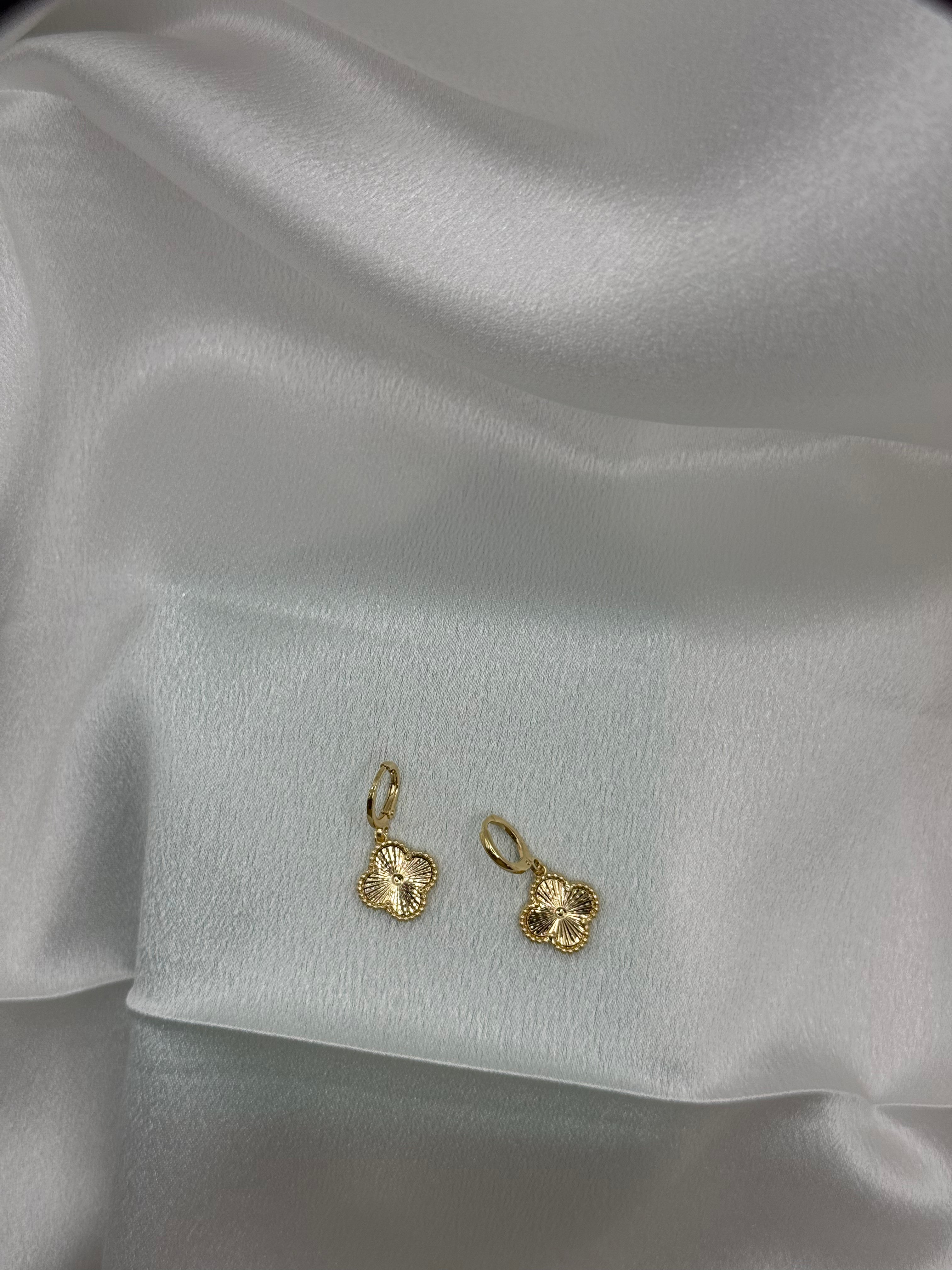 Queen Clove Earrings
